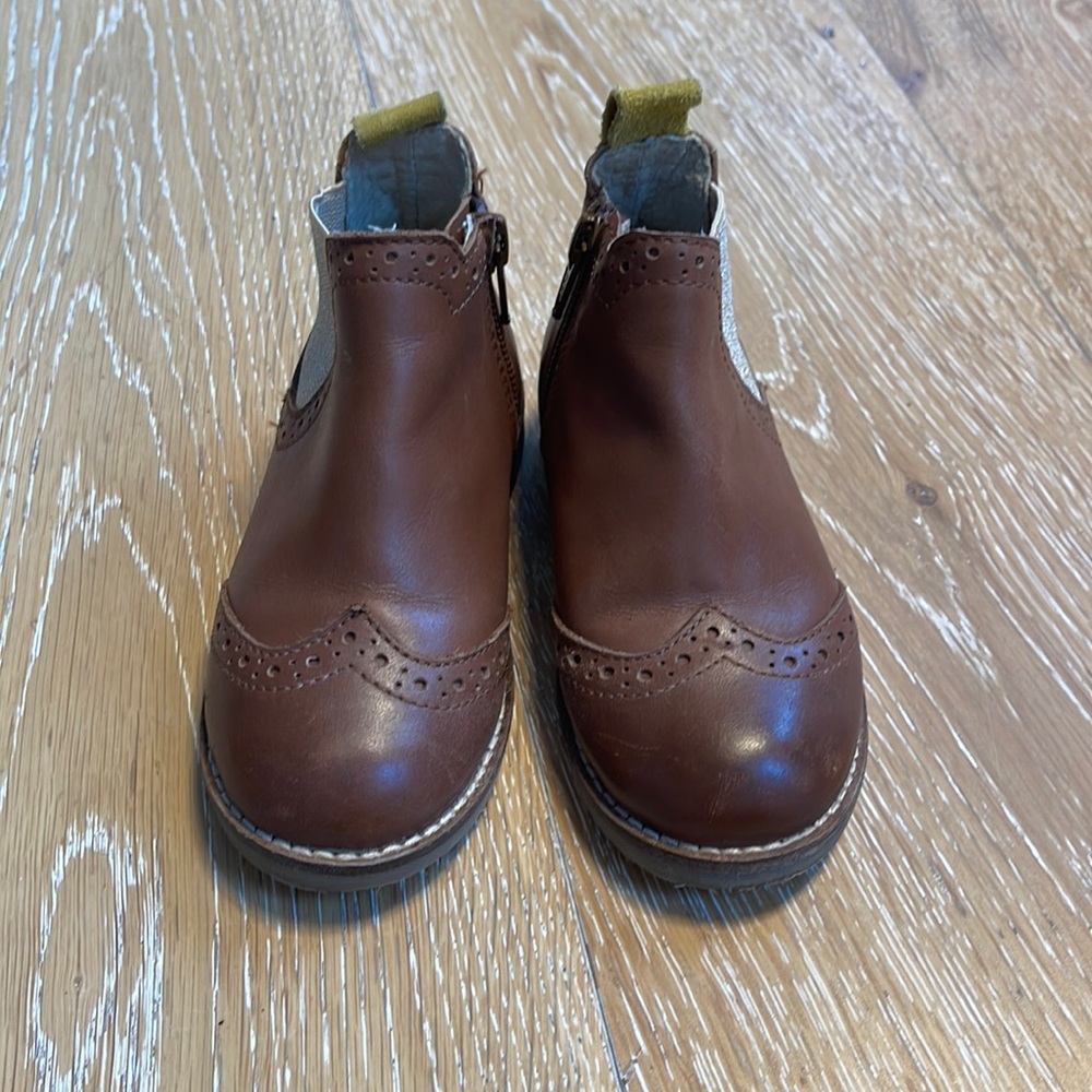 EUC Mini Boden brown little girl’s Chelsea boots.